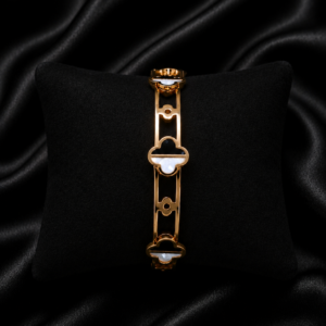 Luxe Clover Glow